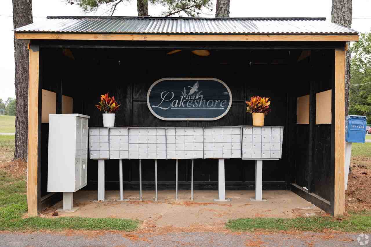 Lakeshore Apartments - Photo 6 of 31