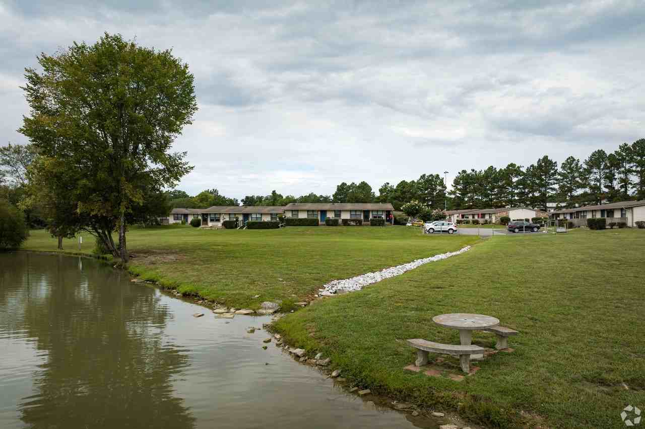 Lakeshore Apartments - Photo 7 of 31