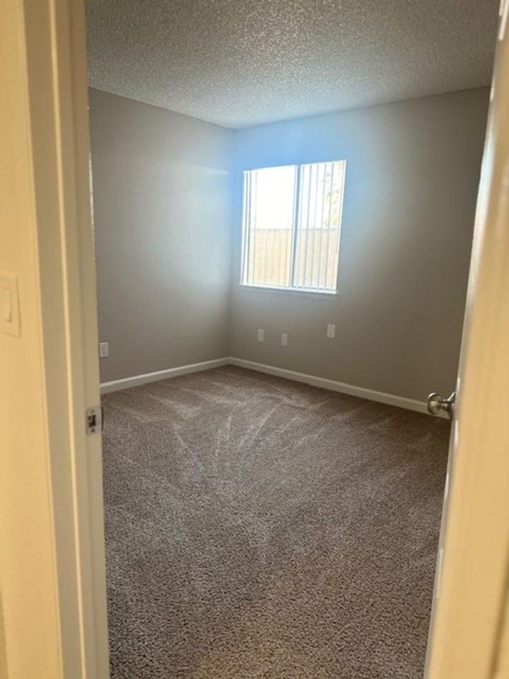 Villa Sienna Apartments - Photo 6 of 12