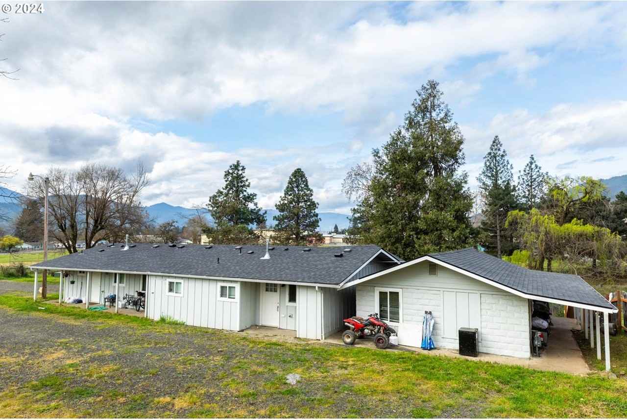 ET-0000: 625, 627, 629 E. 5th Ave - Photo 2 of 21