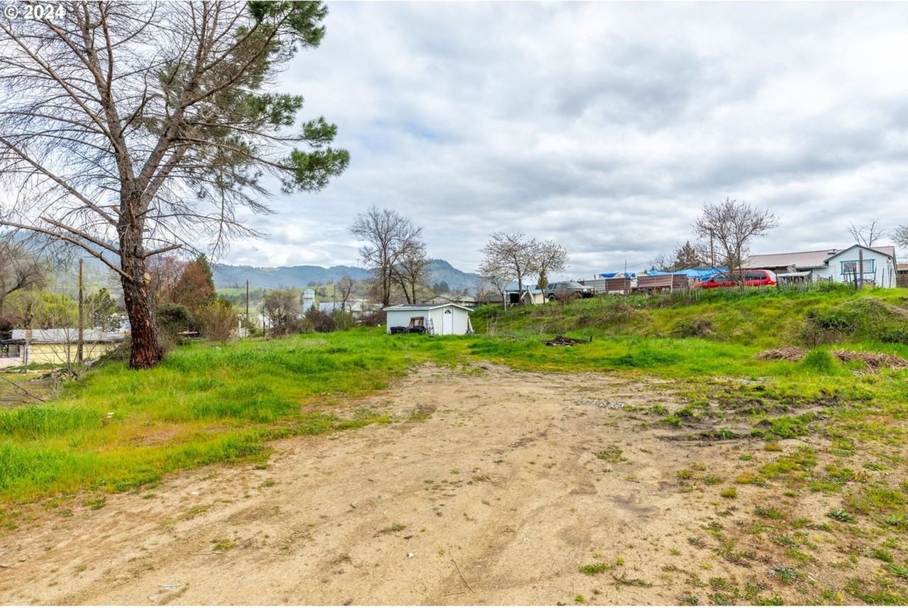 ET-0000: 625, 627, 629 E. 5th Ave - Photo 5 of 21