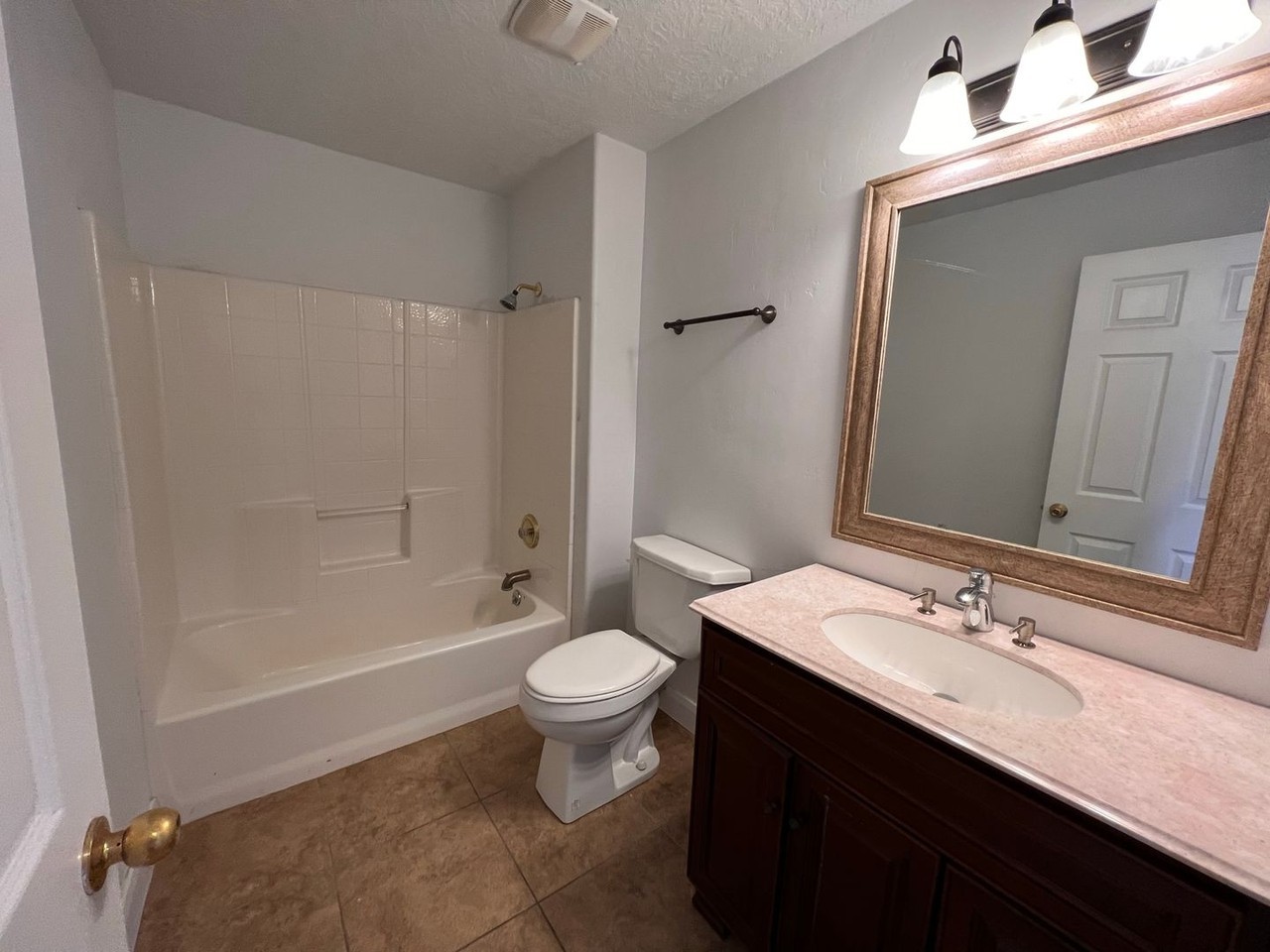780 N Lauritzen St - Photo 2 of 9