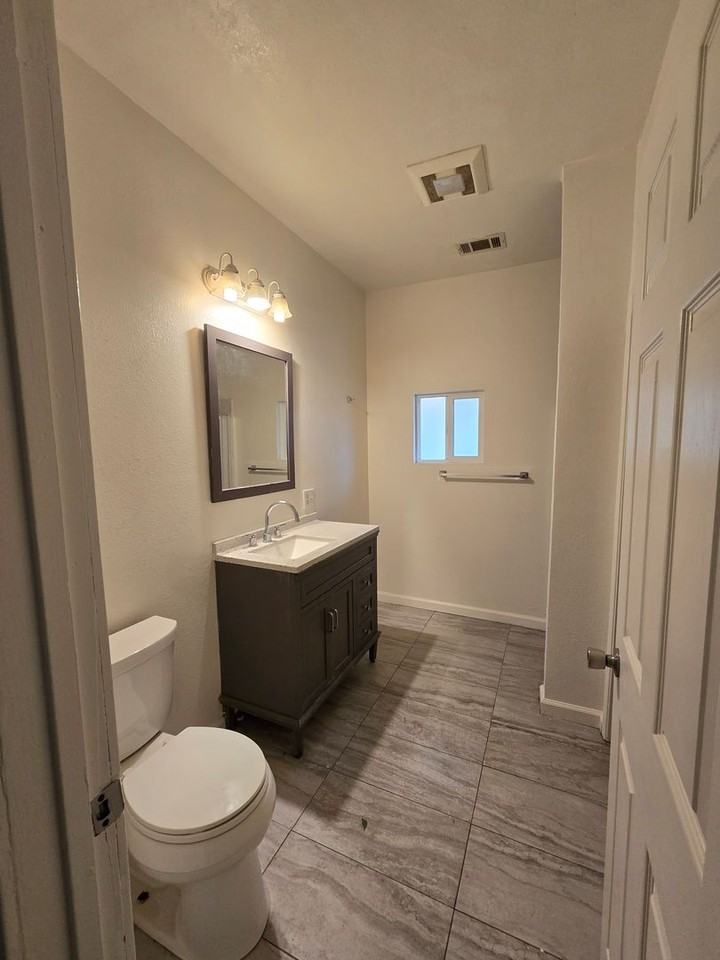 937 W 20th St - Photo 7 of 15