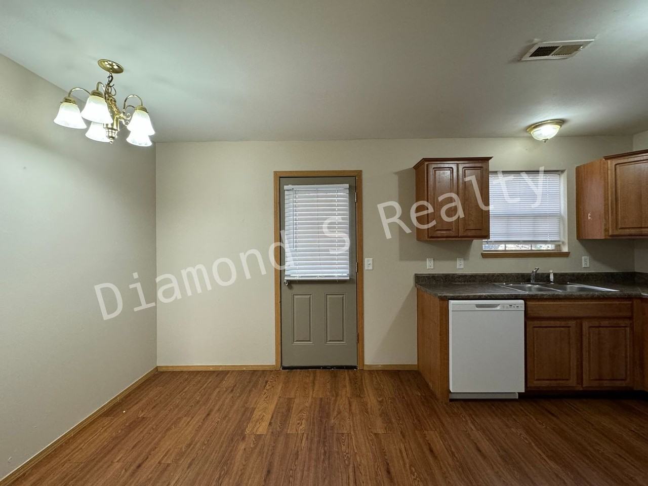 311 Vista Ct - Photo 3 of 17