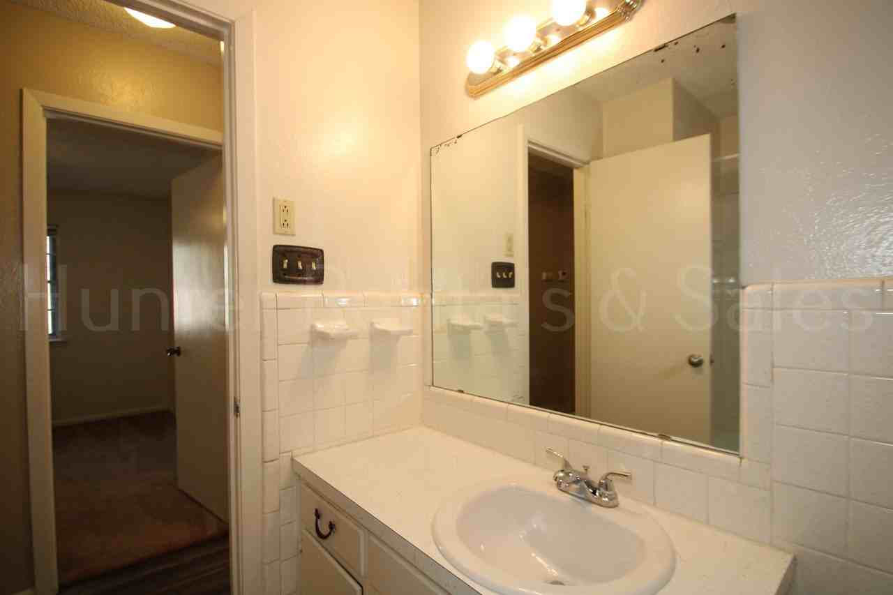 909 Edwards St - Photo 4 of 23