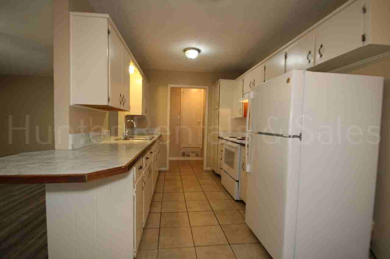 909 Edwards St - Photo 5 of 23