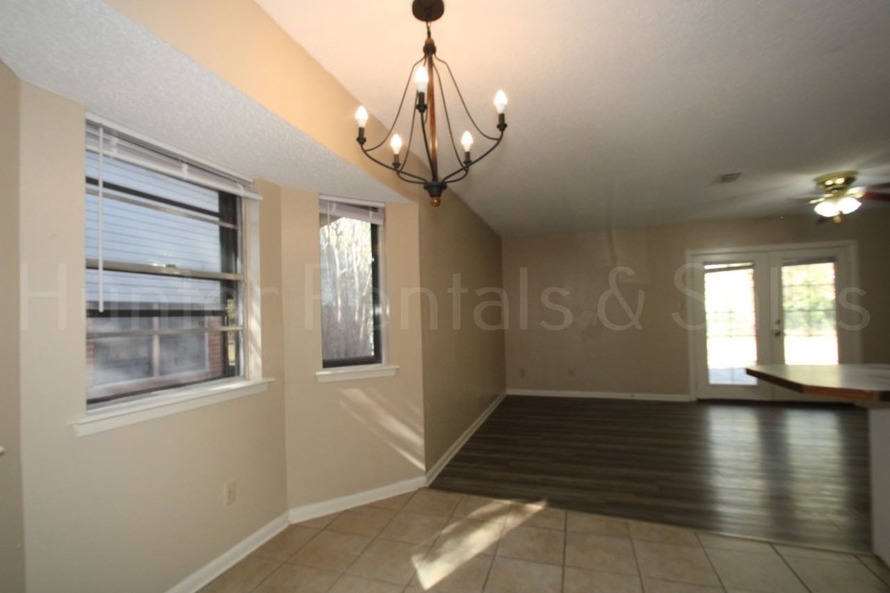 909 Edwards St - Photo 7 of 23