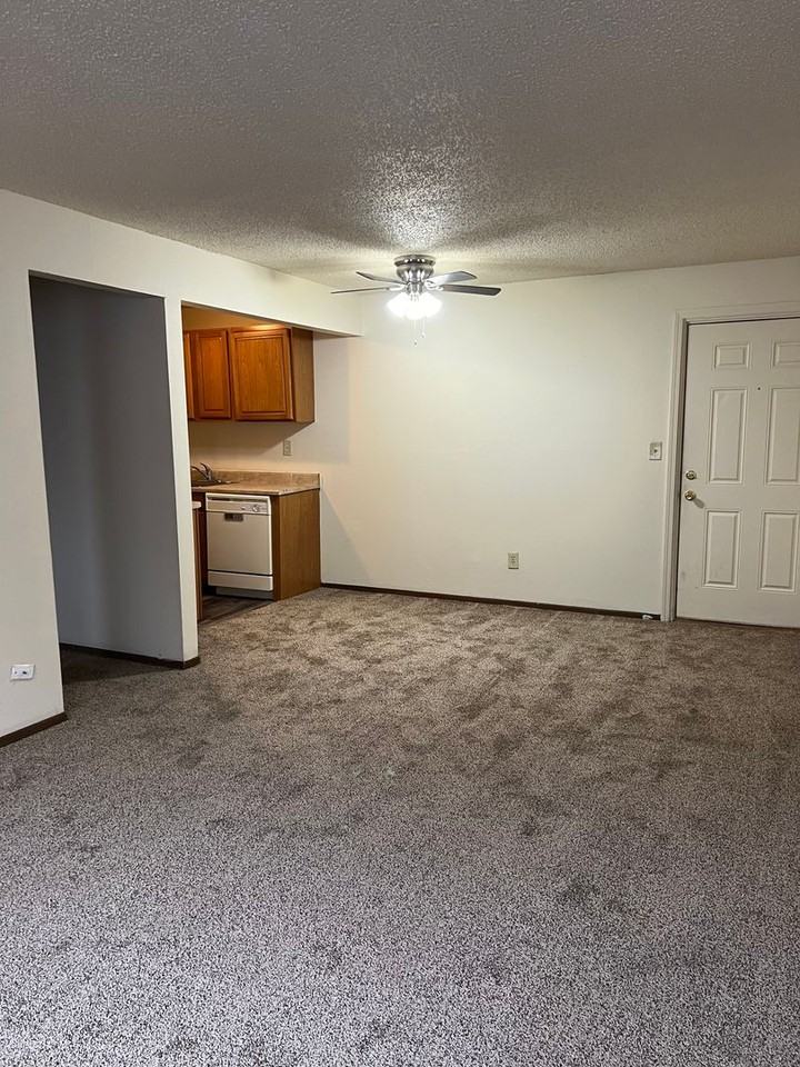 1/2 OFF 1ST MONTHS RENT!!! APPLY TODAY CHAD ESTATES - Photo 5 of 18