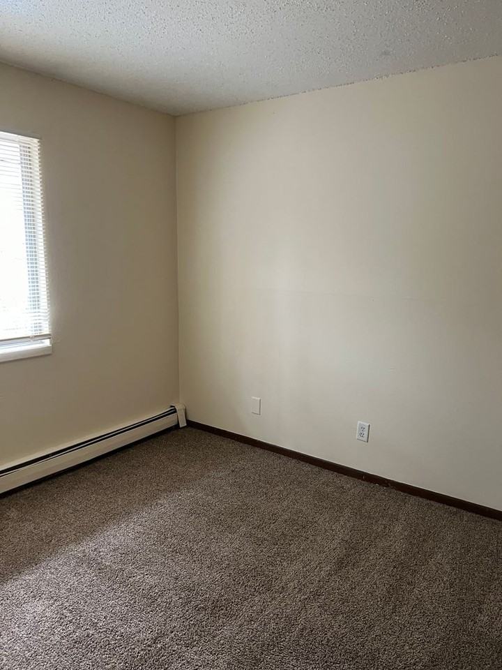 $500 OFF 1ST MONTHS RENT!!! APPLY TODAY CHAD ESTATES - Photo 6 of 9
