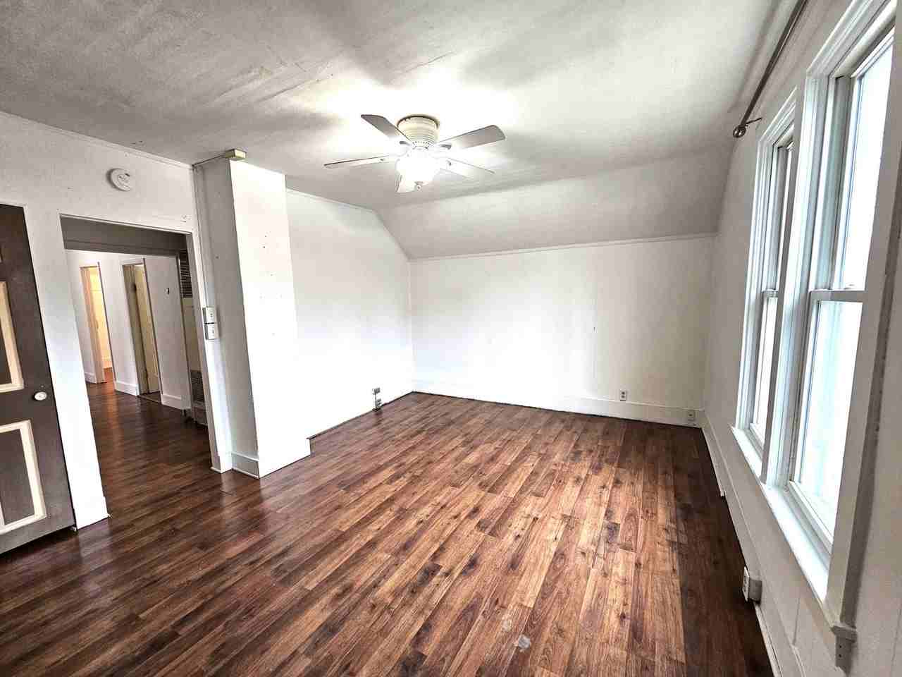 204 S Division St - Photo 3 of 14