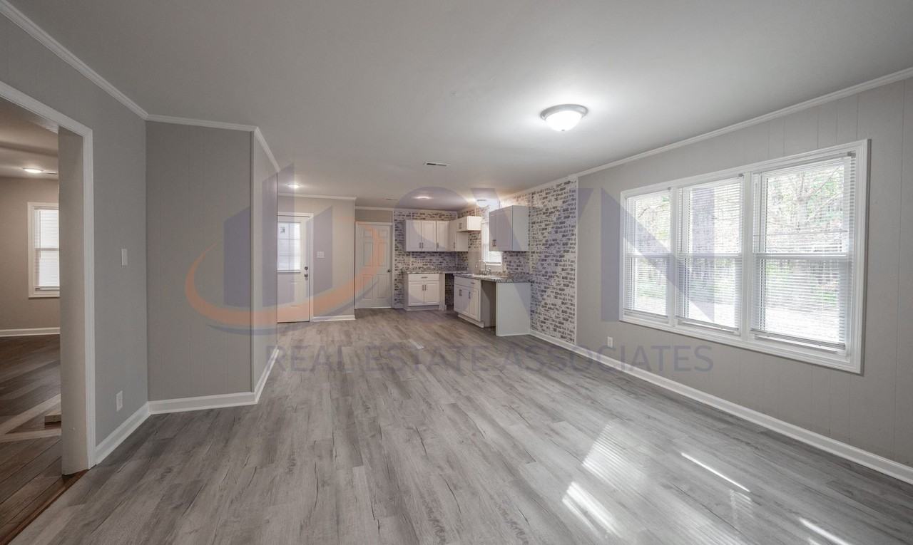 1324 Bungalow Ave - Photo 4 of 17