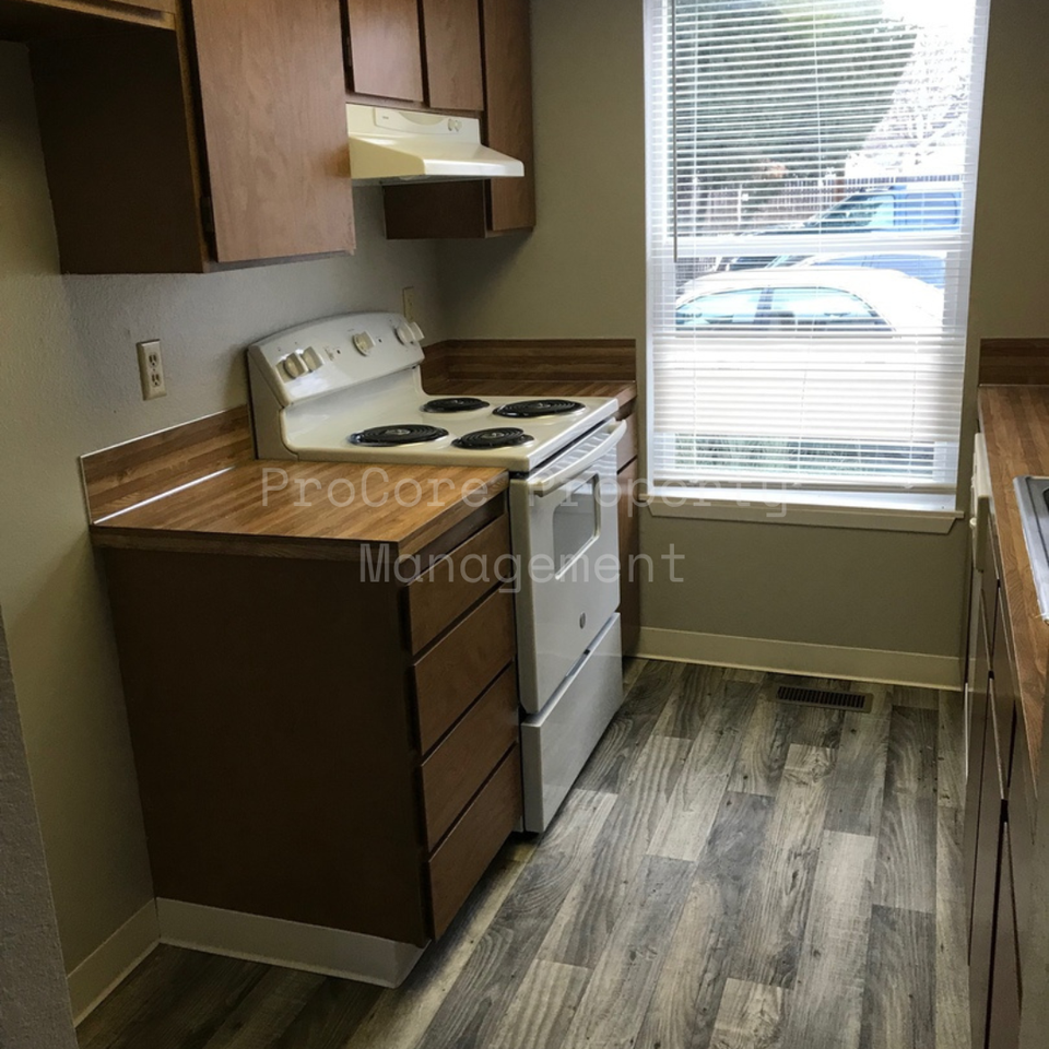 803 W 2nd St - Photo 3 of 20