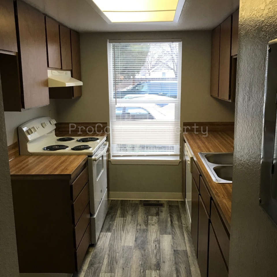 803 W 2nd St - Photo 6 of 20