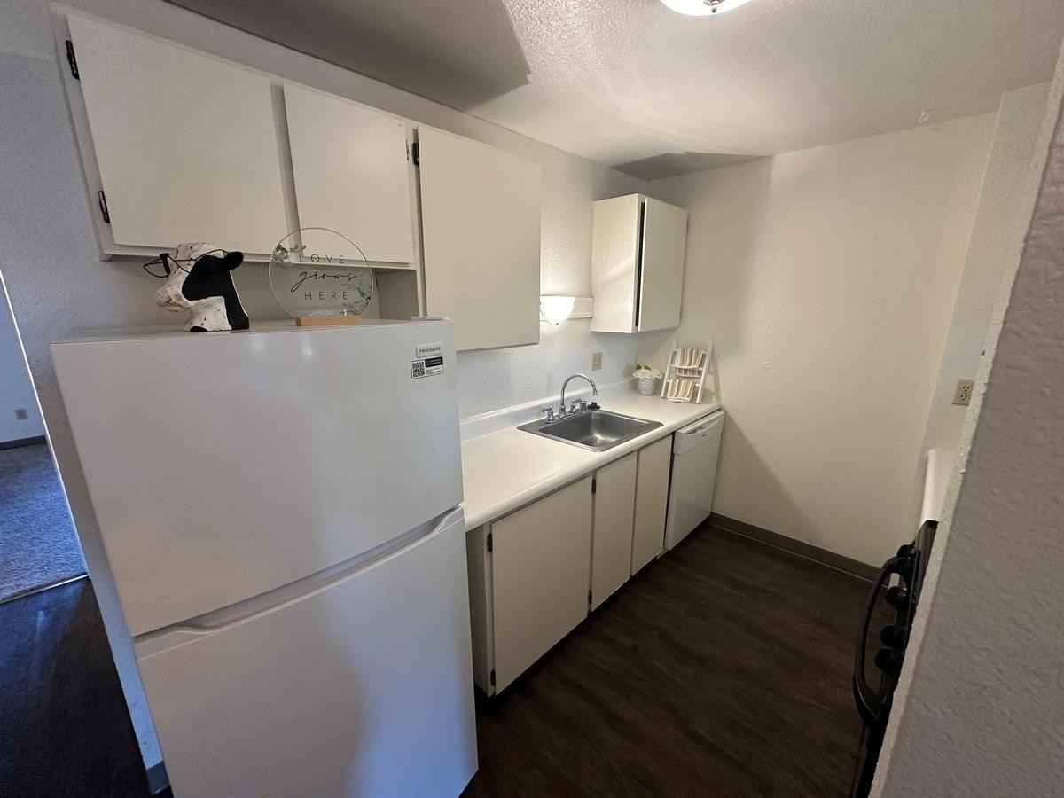 5031 West Clearwater Avenue - Photo 7 of 11