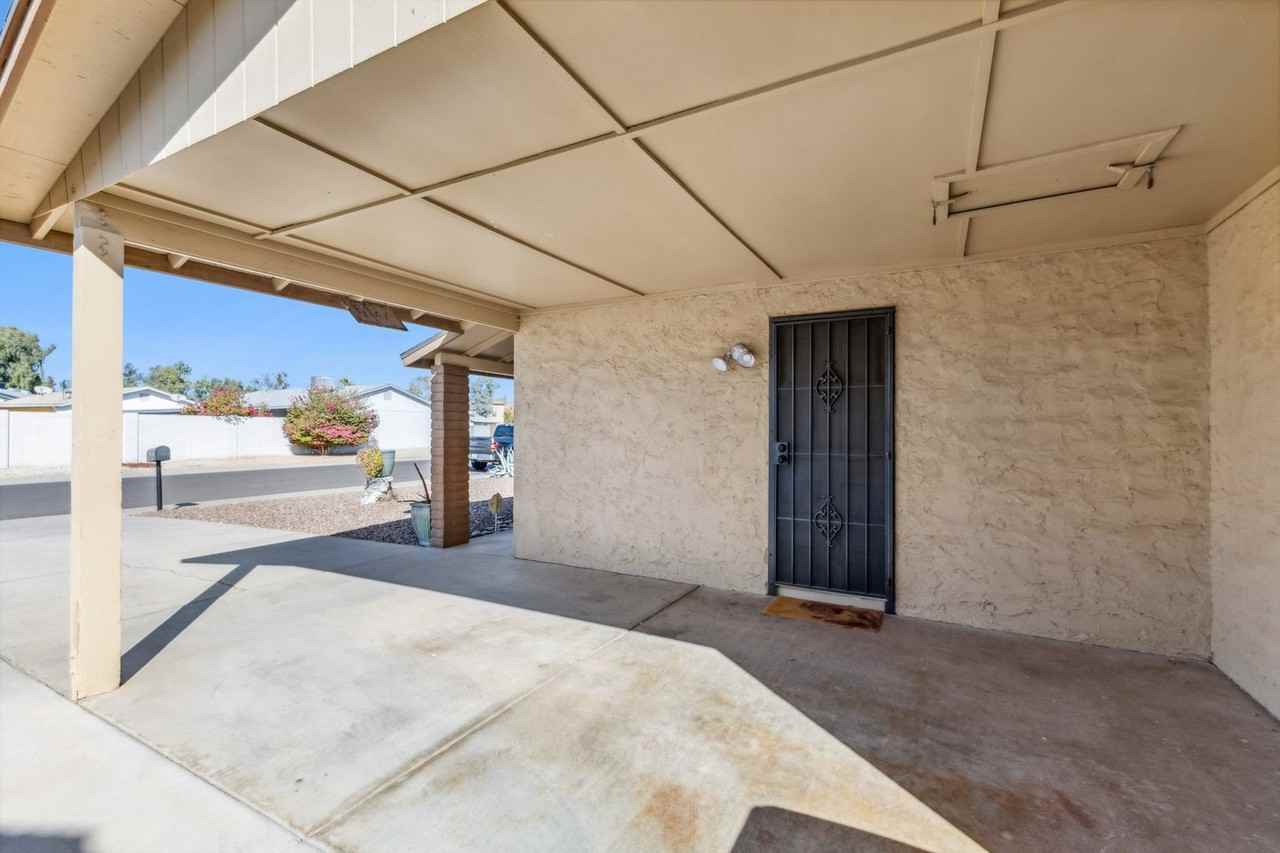 113 E Duke Dr - Photo 3 of 29