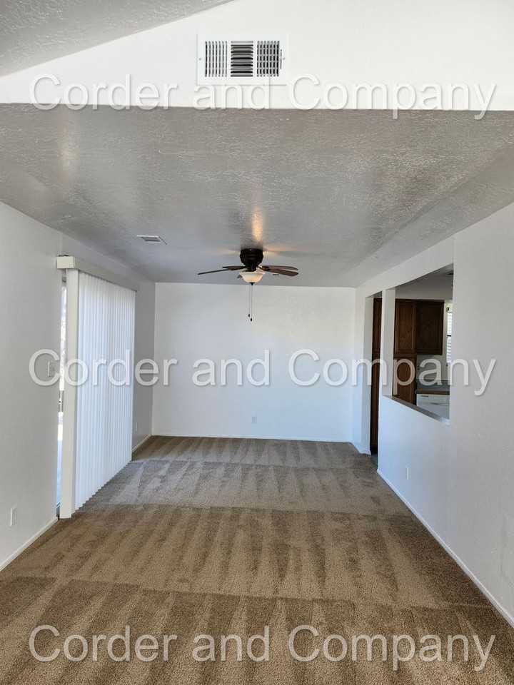 2261 Green Lake Rd Ne - Photo 5 of 31