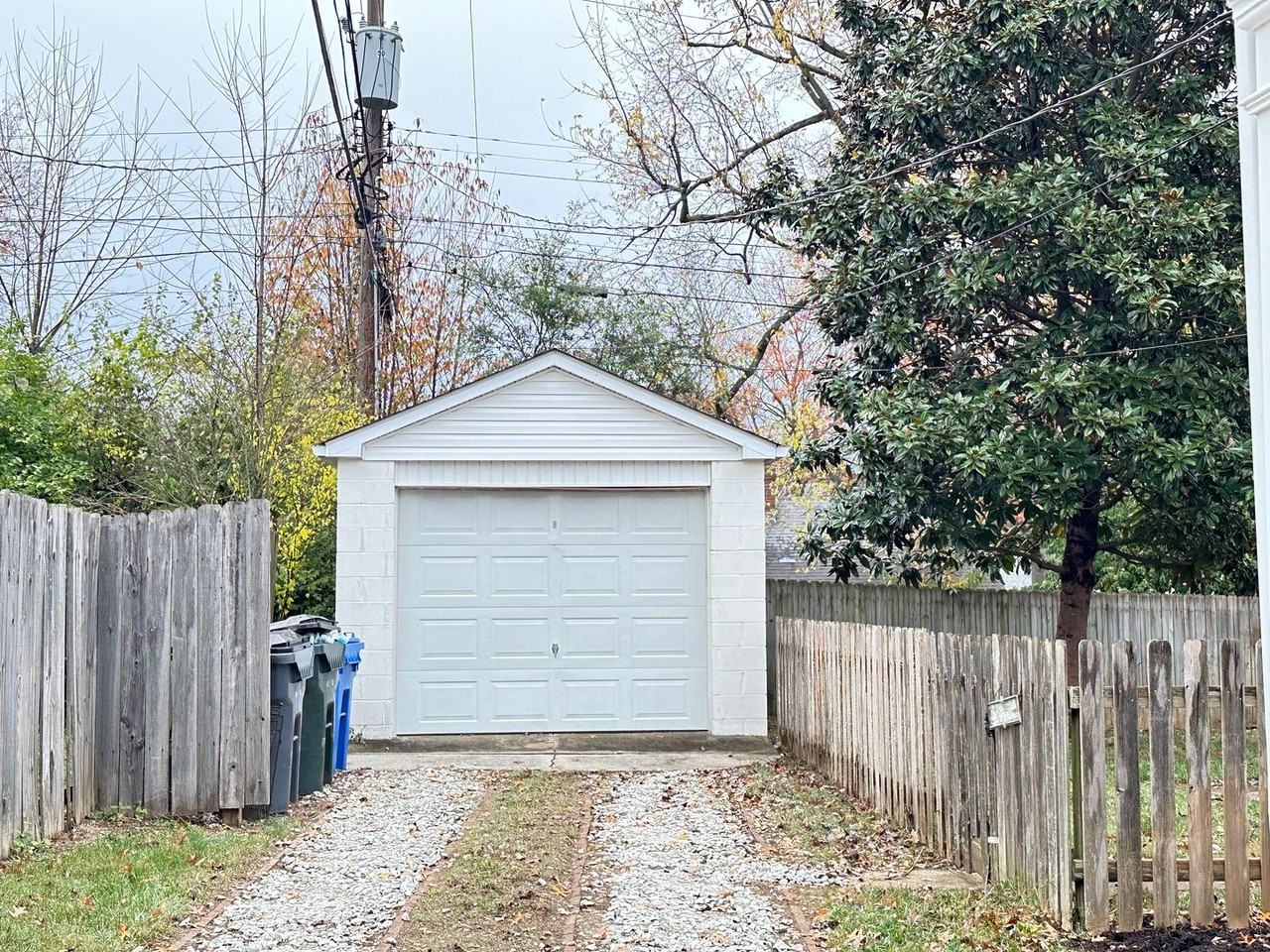 1605 Courtney Ave - Photo 3 of 37