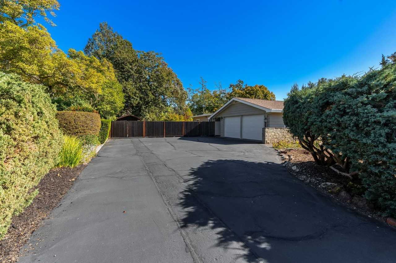 1551 Silver Trl - Photo 2 of 50