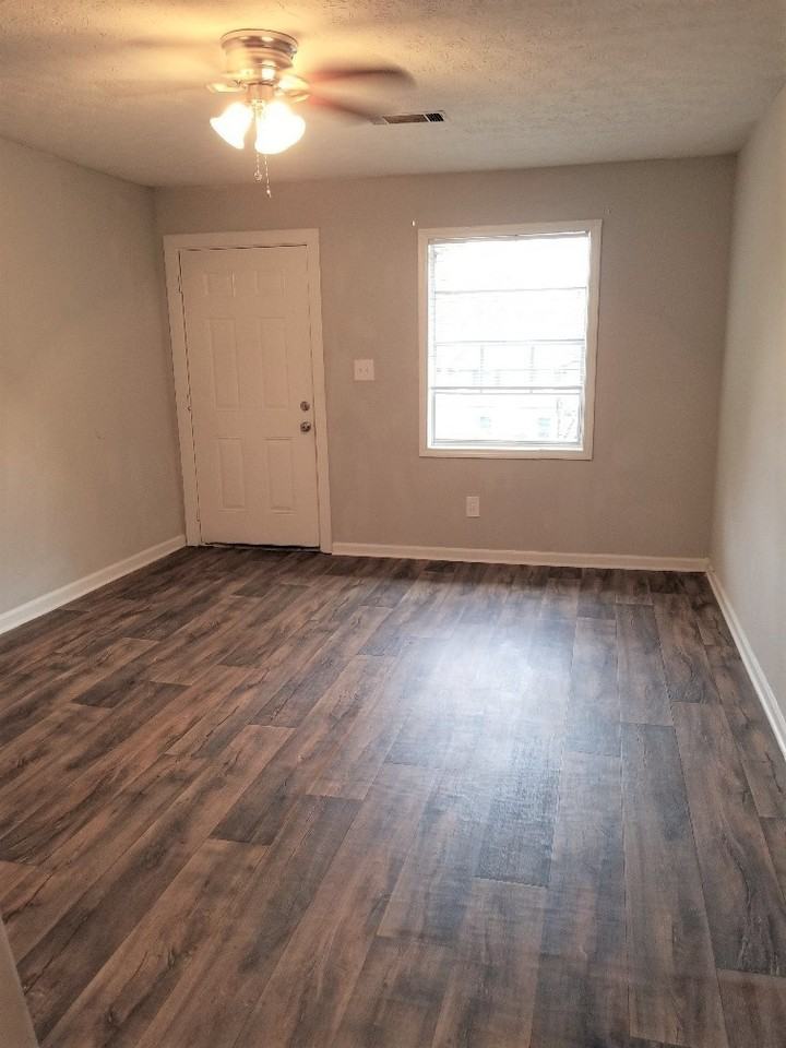 5846 Lone Oak Dr Sw - Photo 3 of 9