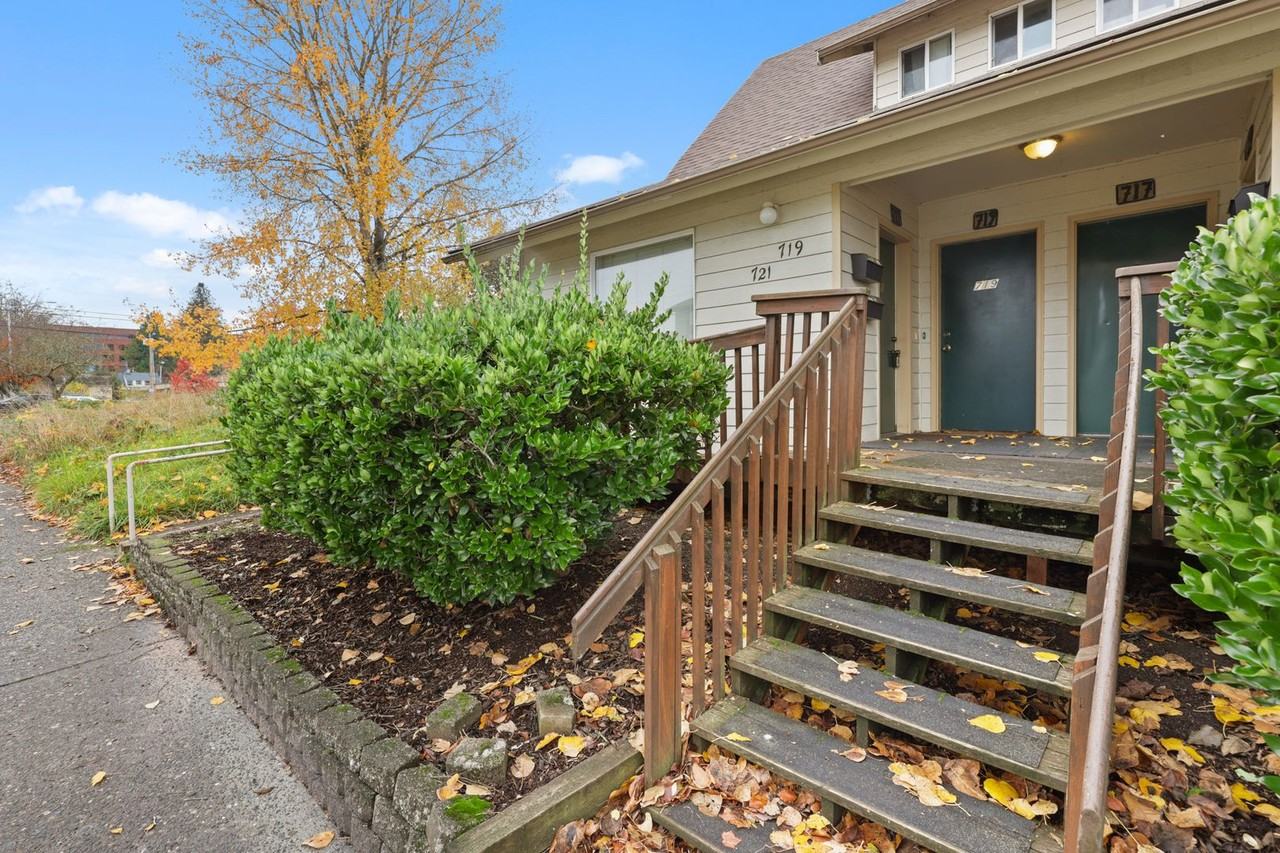 721 Adams St Se - Photo 3 of 21