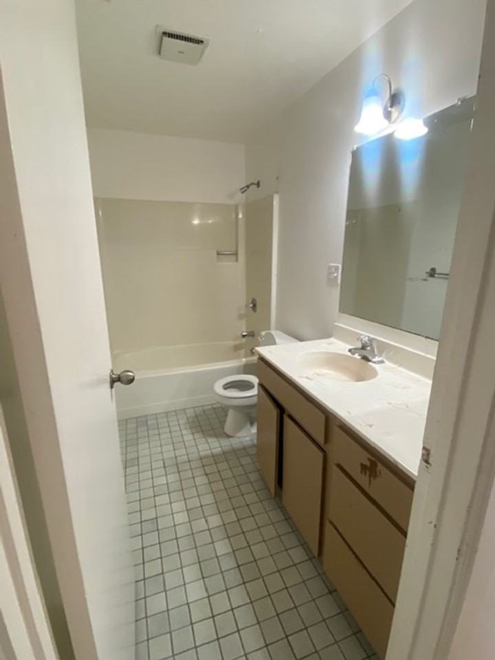 South Main Apartments - Photo 6 of 10