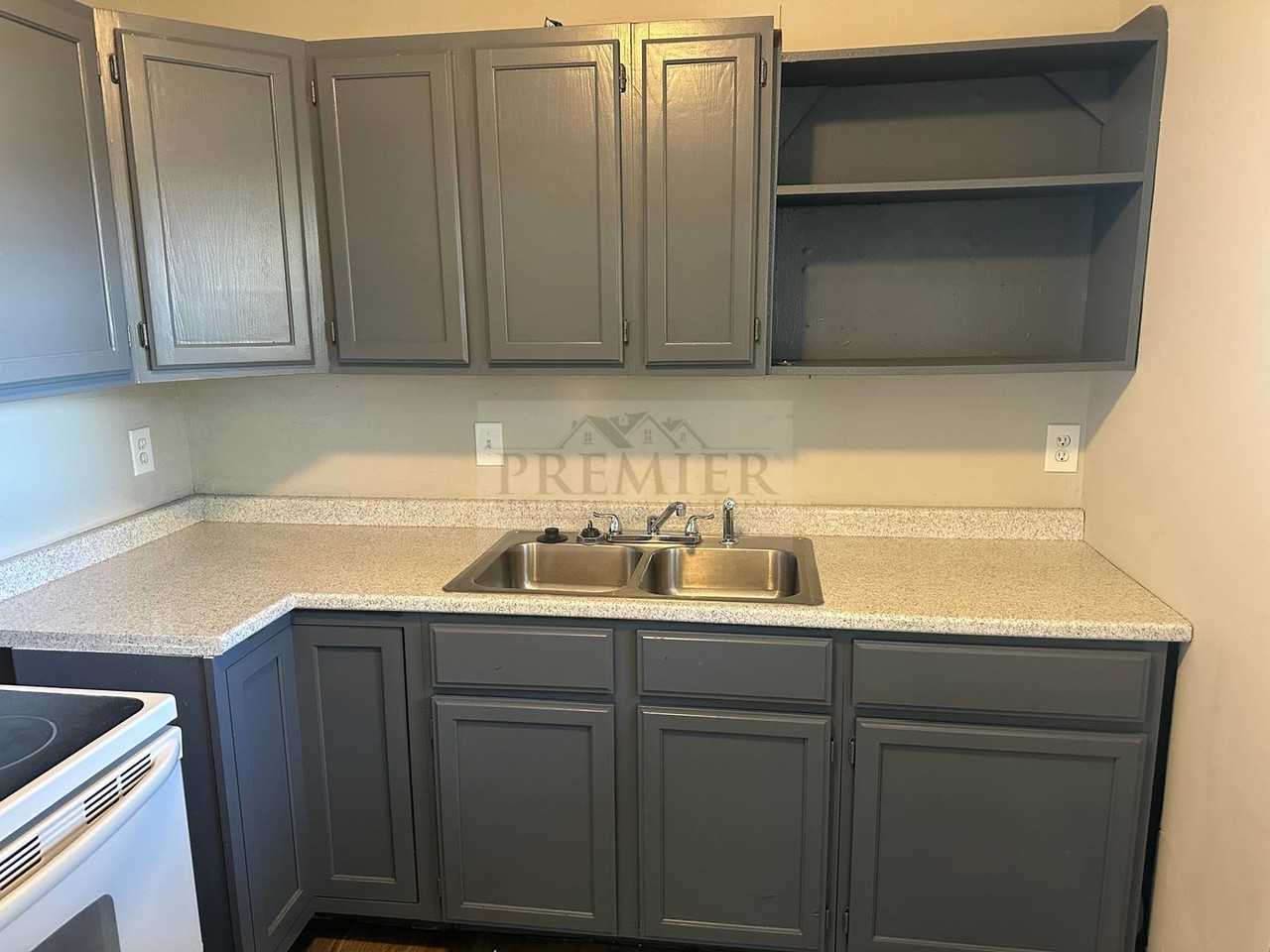 6111 E 153rd St #B - Photo 3 of 14