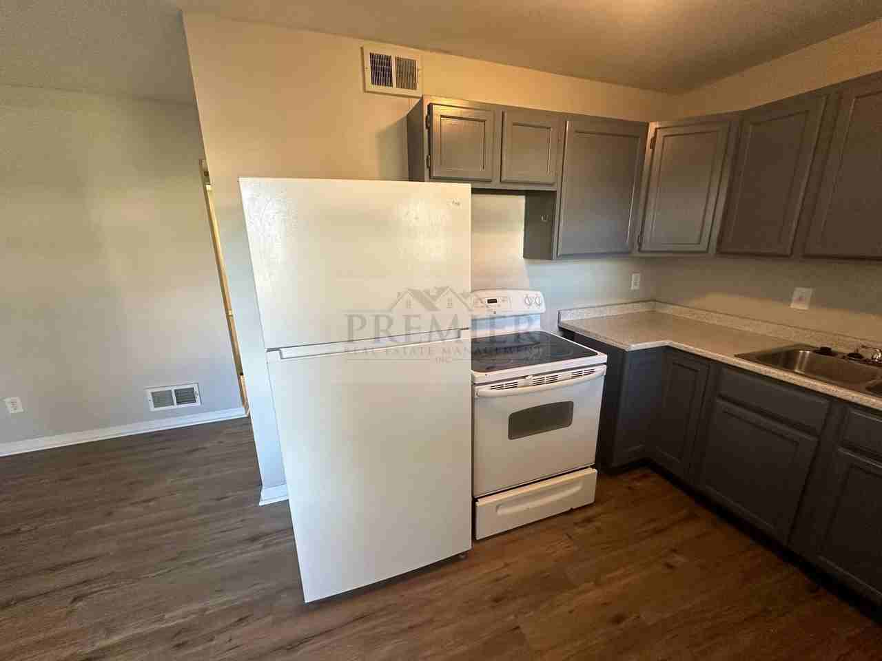 6111 E 153rd St #B - Photo 4 of 14