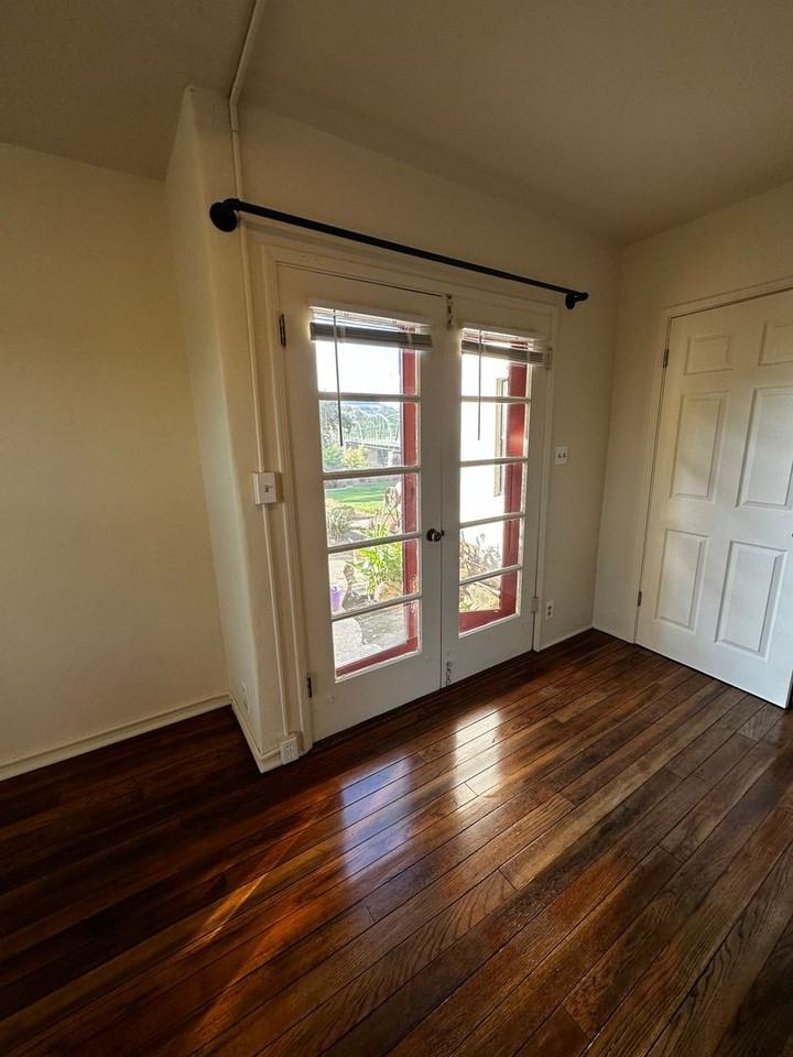 1208 Washington Ave - Photo 4 of 13