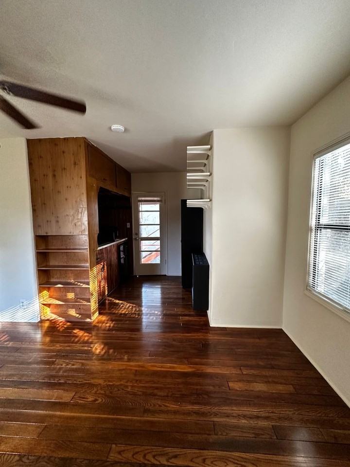 1208 Washington Ave - Photo 5 of 13