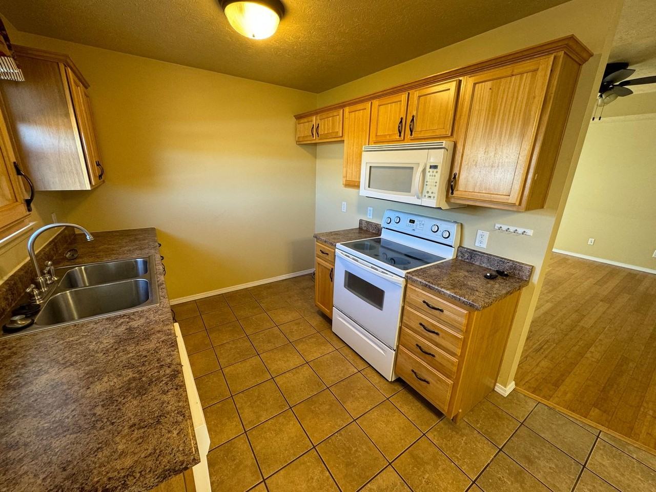 110 Cherry Ave - Photo 3 of 20
