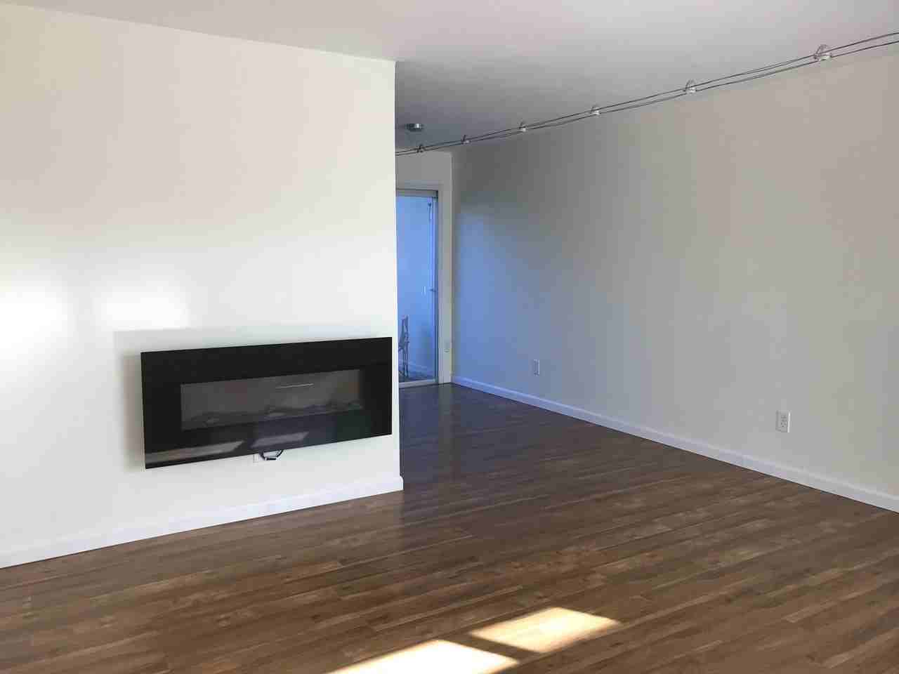 1197 Laurel Ln - Photo 4 of 16