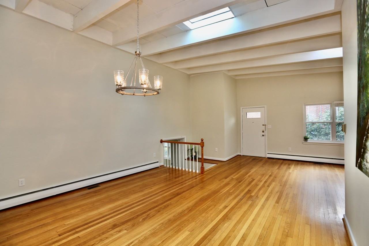 1217 Cloncurry Rd #1 - Photo 5 of 36