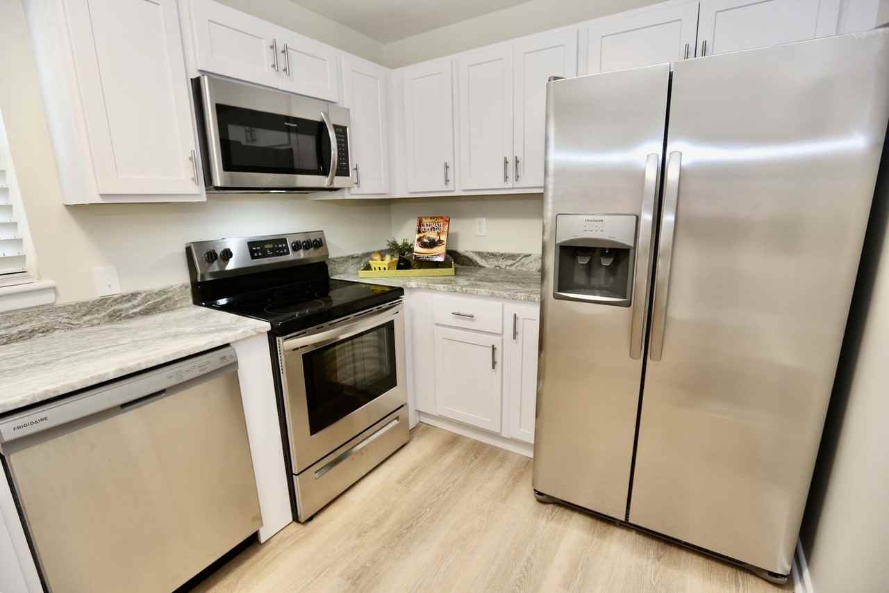 1217 Cloncurry Rd #1 - Photo 7 of 36