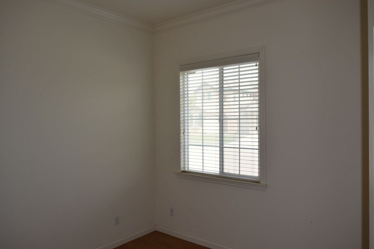 16210 Sheltered Cv E - Photo 5 of 29