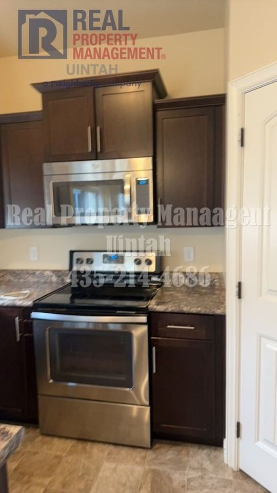 428 E Gray Fox Ln - Photo 4 of 24