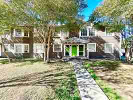 featured image of 425 Maverick St