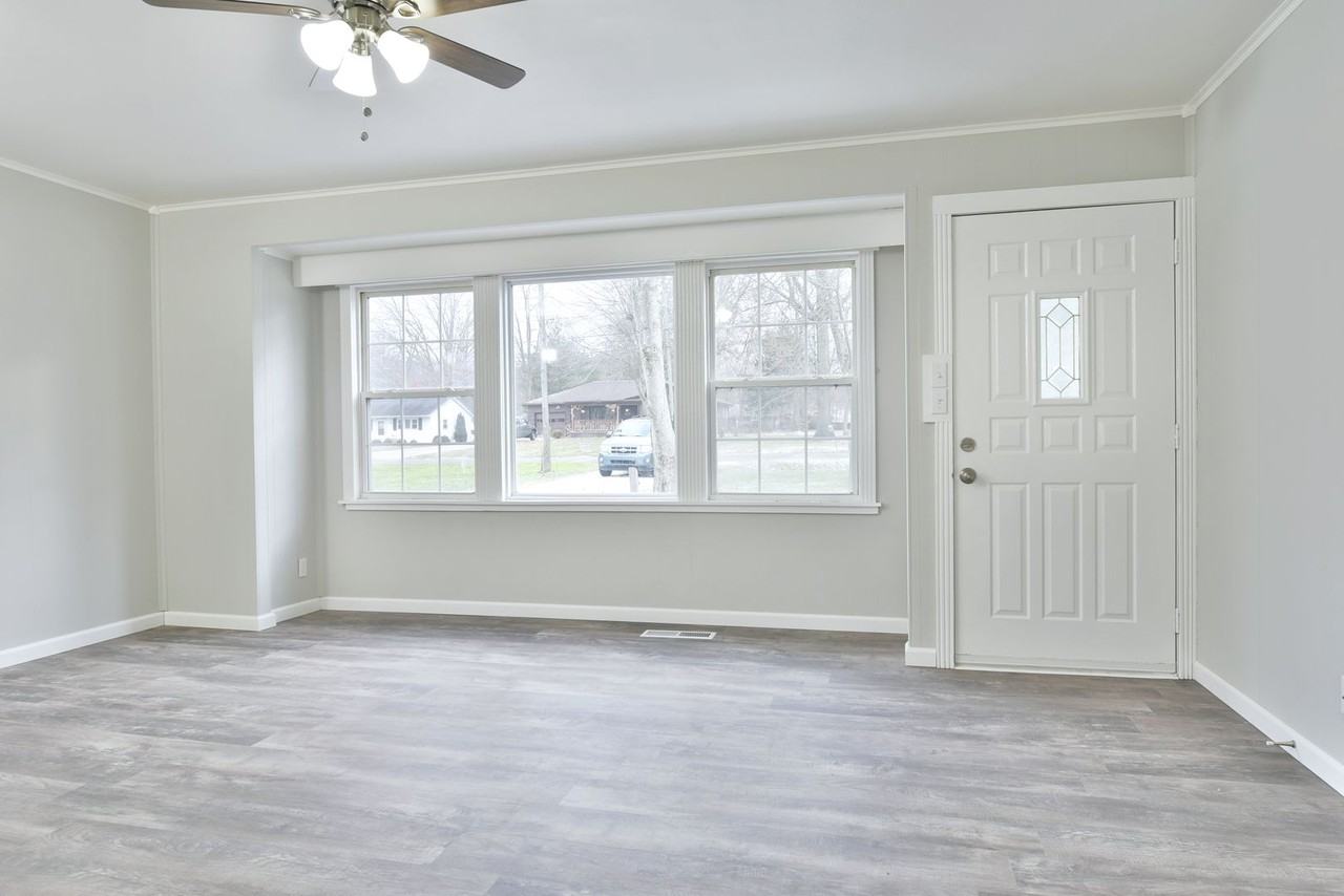 2344 Clearview Ave Nw - Photo 2 of 28