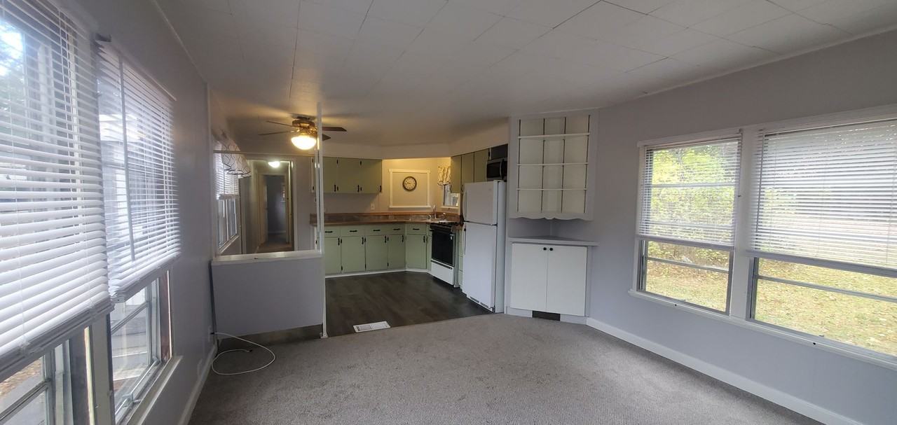 10947 S Dalzell Rd - Photo 3 of 29