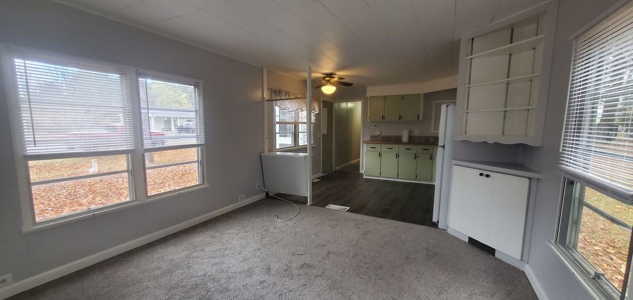 10947 S Dalzell Rd - Photo 6 of 29