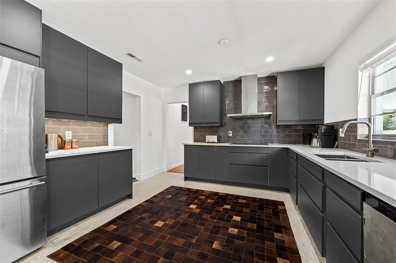 2288 Nw 21st Ave - Photo 3 of 20