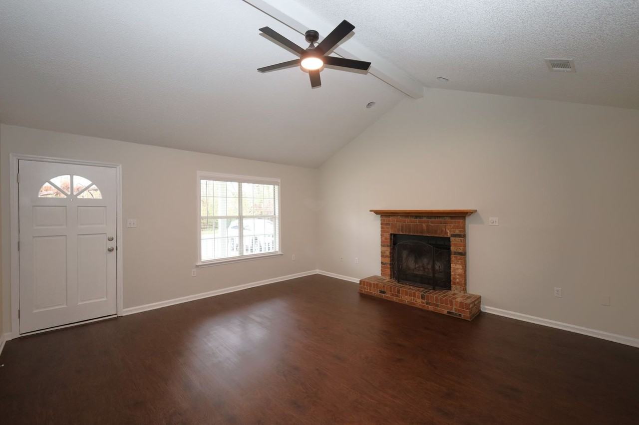 4007 Foxridge Ln - Photo 2 of 11