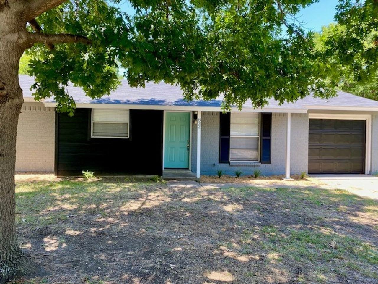 832 Southwest Southridge Drive - Photo 3 of 8