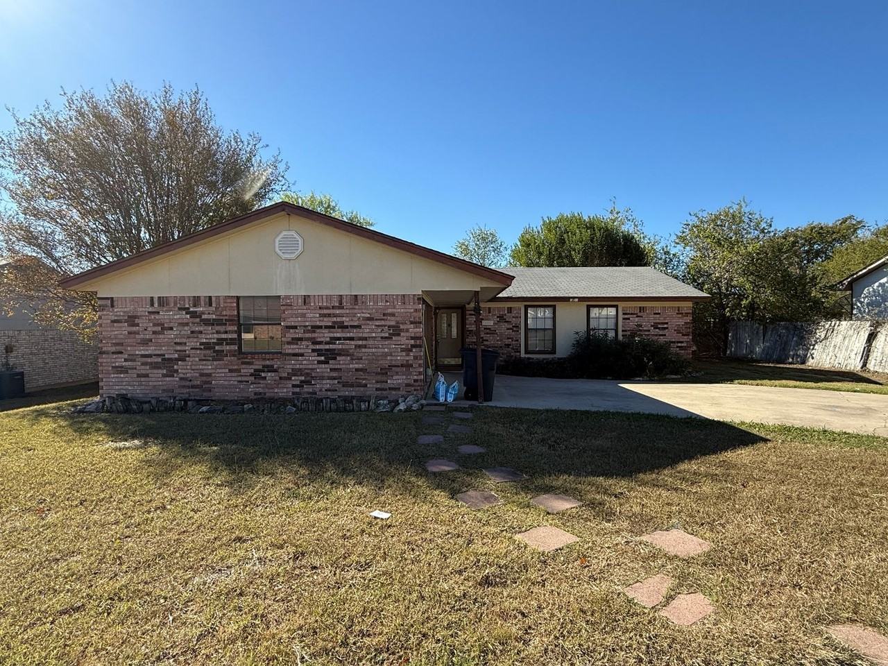 4508 Tanglewood Cir - Photo 3 of 23