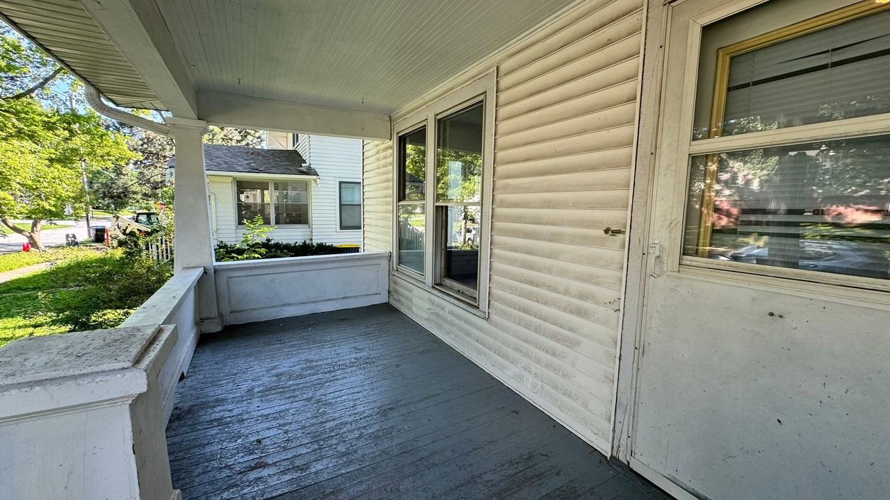 529 S Lucas St - Photo 2 of 19