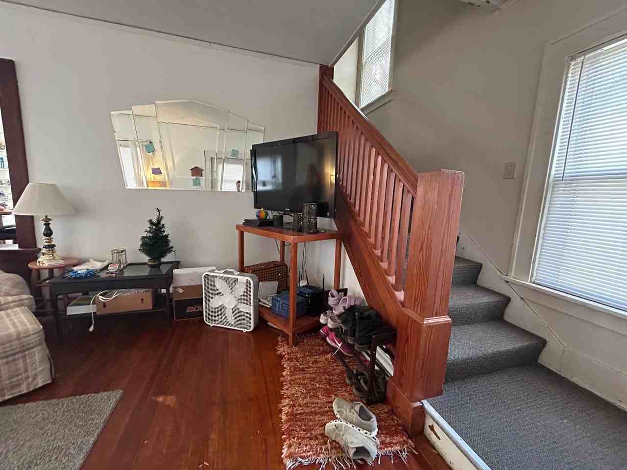 529 S Lucas St - Photo 5 of 19
