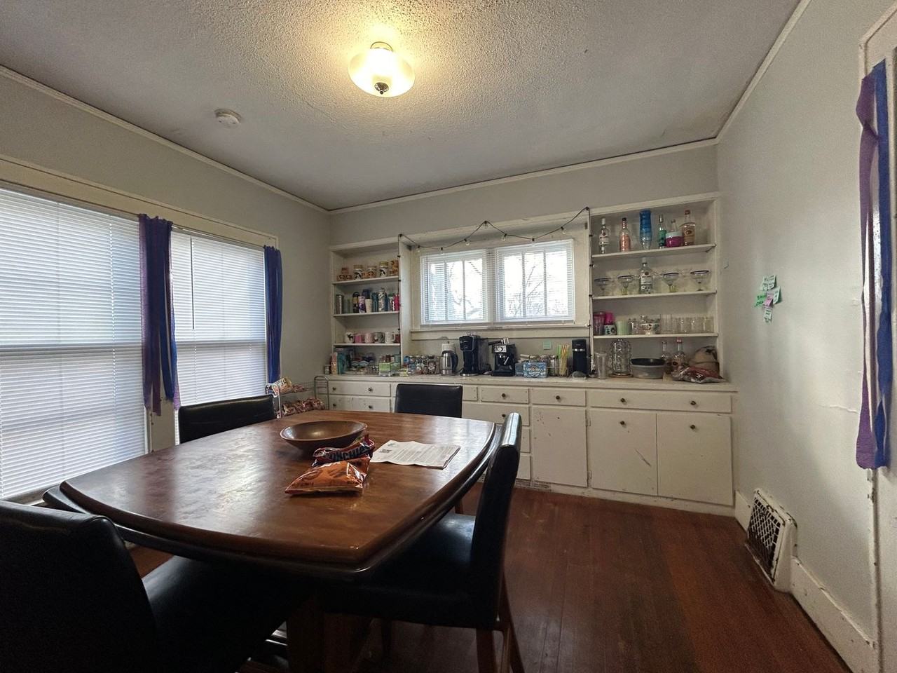 529 S Lucas St - Photo 7 of 19