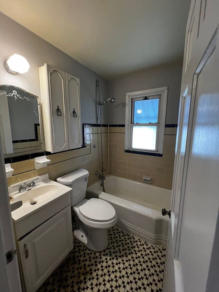 10131 Newbold Dr - Photo 3 of 7