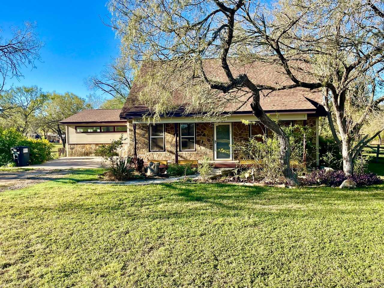 337 Bella Vista Ln - Photo 3 of 32