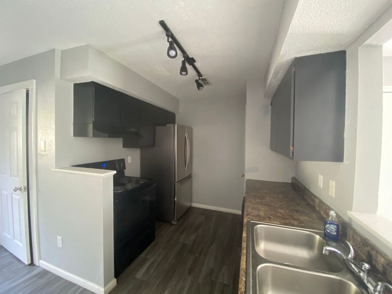4163 W Bethany Dr - Photo 6 of 9