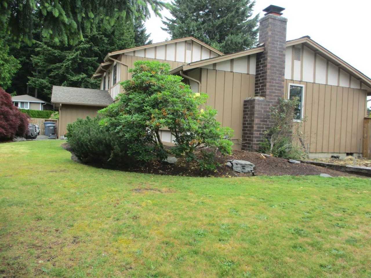 5513 70th Ave W - Photo 3 of 31